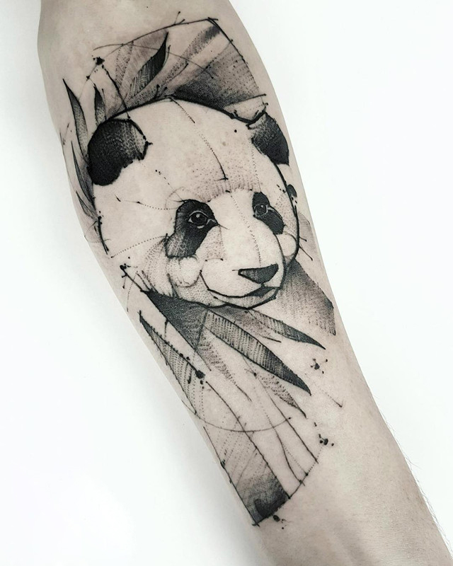 做手机维修的江先生小臂熊猫纹身图案