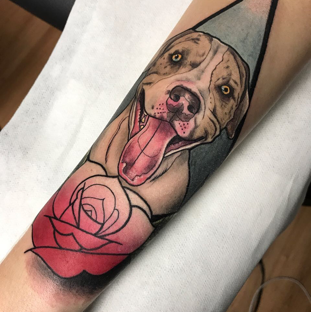 许先生小臂写实狗狗肖像玫瑰纹身图案